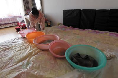 康保楼上漏水，住户失联，小区没物管，业主维权难！律师来支招……